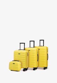 Набор чемоданов Набор чемоданов