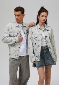 Джинсовая куртка