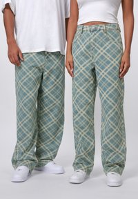 Свободные джинсы