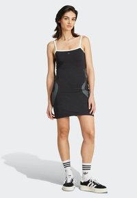 Платье футляр