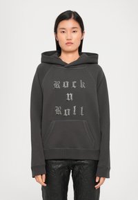 Пуловер с капюшоном