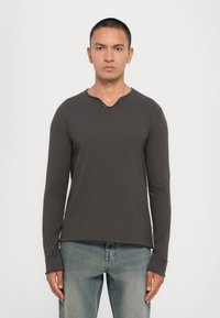 Лонгслив Лонгслив