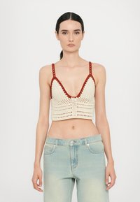 Топ на бретельках