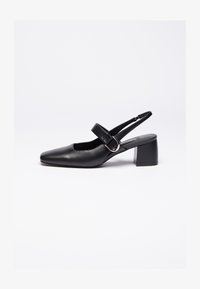 Туфли с ремешком