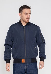 Куртка бомбер