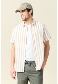 Рубашка с коротким рукавом Рубашка с коротким рукавом