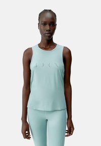 Спортивный топ Спортивный топ