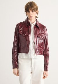 Короткая куртка