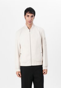 Куртка бомбер