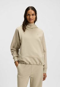 Пуловер с капюшоном