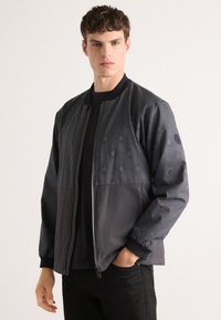 Куртка бомбер