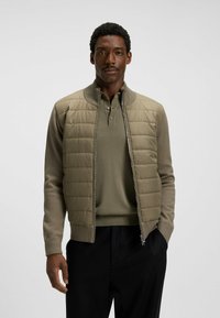 Куртка бомбер