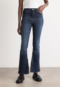 Клешеные брюки