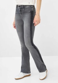 Клешеные брюки