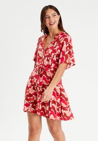 Короткое платье