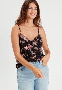 Топ на бретельках