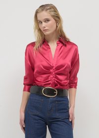 Атласная блузка