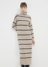 Вязаное платье Вязаное платье