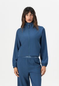 Спортивная куртка