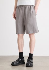 Шорты Шорты