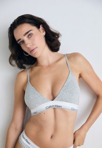 Бюстгальтер без косточек