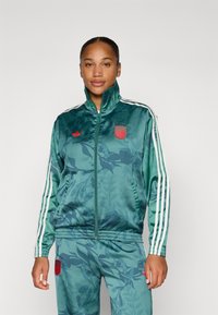 Спортивная куртка