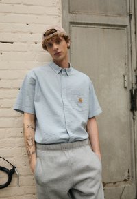 Рубашка с коротким рукавом