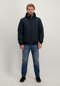 Зимняя куртка