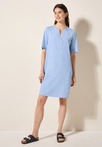 Короткое платье