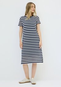 Вязаное платье