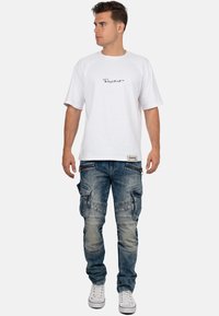 Прямые джинсы Прямые джинсы