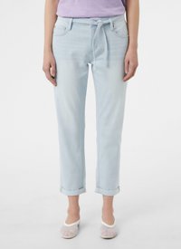 Короткие джинсы