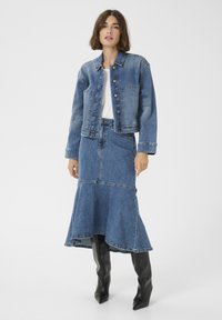 Джинсовая куртка