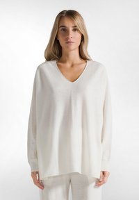 Длинный пуловер Длинный пуловер