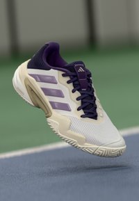 Теннисные кроссовки