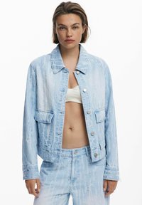 Джинсовая куртка