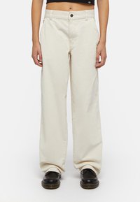 Брюки с накладными карманами