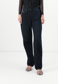 Свободные джинсы Свободные джинсы