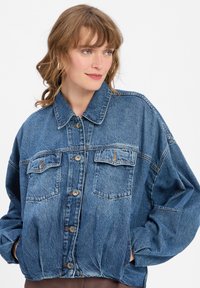 Джинсовая куртка