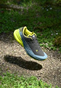 Беговые кроссовки