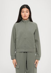 Спортивная толстовка