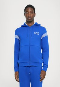 Спортивная кофта