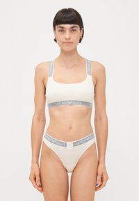 Бюстгальтер без косточек