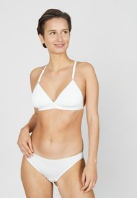 Бюстгальтер без косточек