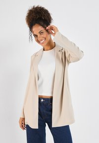 Длинный блейзер