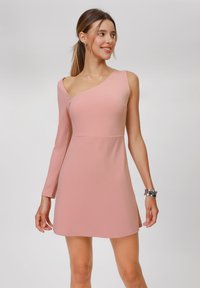 Короткое платье