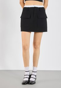 Юбка с накладными карманами