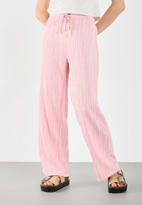 Широкие брюки Широкие брюки