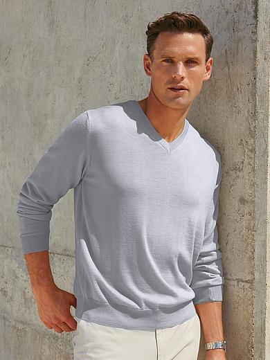 Пуловер с вырезом V
