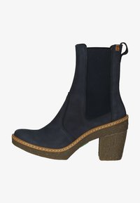 Полусапожки на высоком каблуке